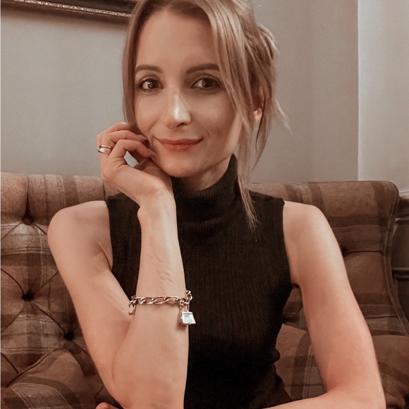 Meet your Posher, Tabitha - Picture 10 of 11